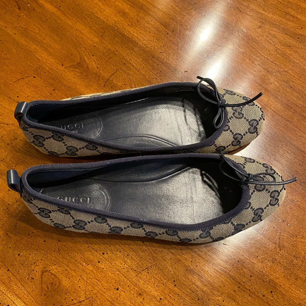 Gucci 37.5 blue logo ballets